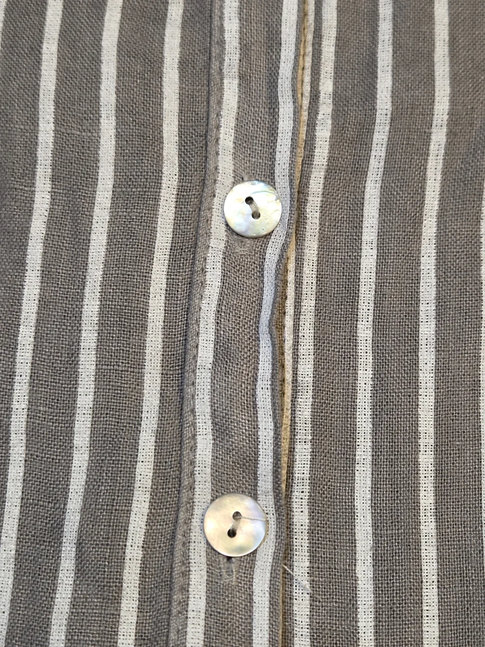 Zenara Woman medium gray and white striped linen shirt SZ M 100% linen